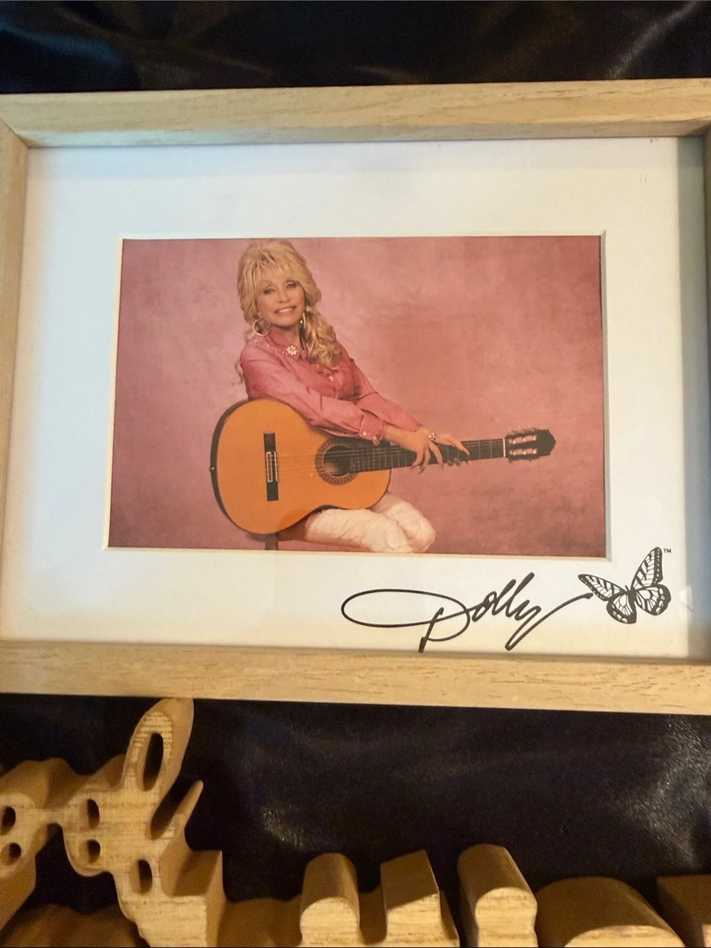 Dolly Parton Framed Photograph with Signature - Wood Frame, Pink Print - Picture 2 of 3
